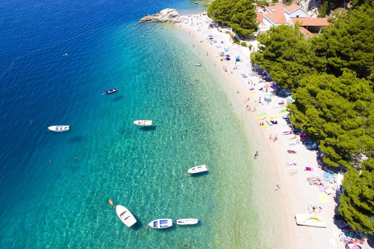 Apartments By The Sea Brela, Makarska - 11821 Экстерьер фото