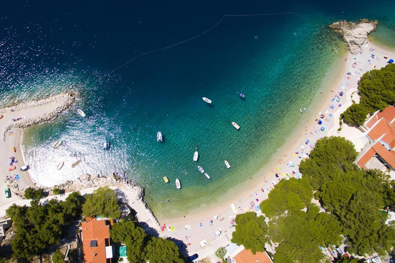 Apartments By The Sea Brela, Makarska - 11821 Экстерьер фото