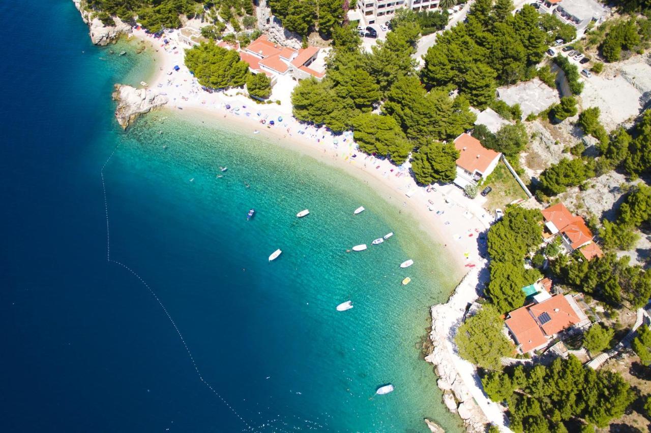 Apartments By The Sea Brela, Makarska - 11821 Экстерьер фото