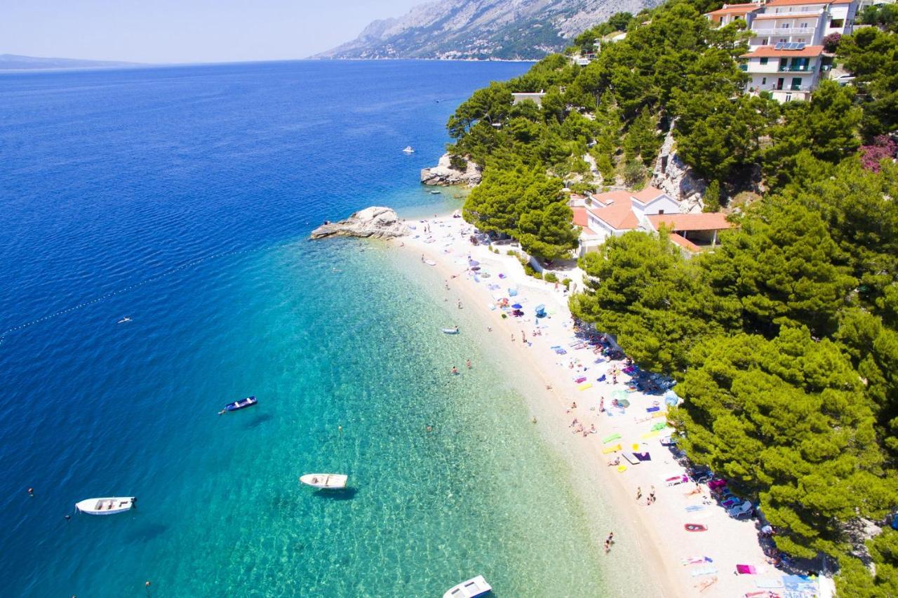 Apartments By The Sea Brela, Makarska - 11821 Экстерьер фото