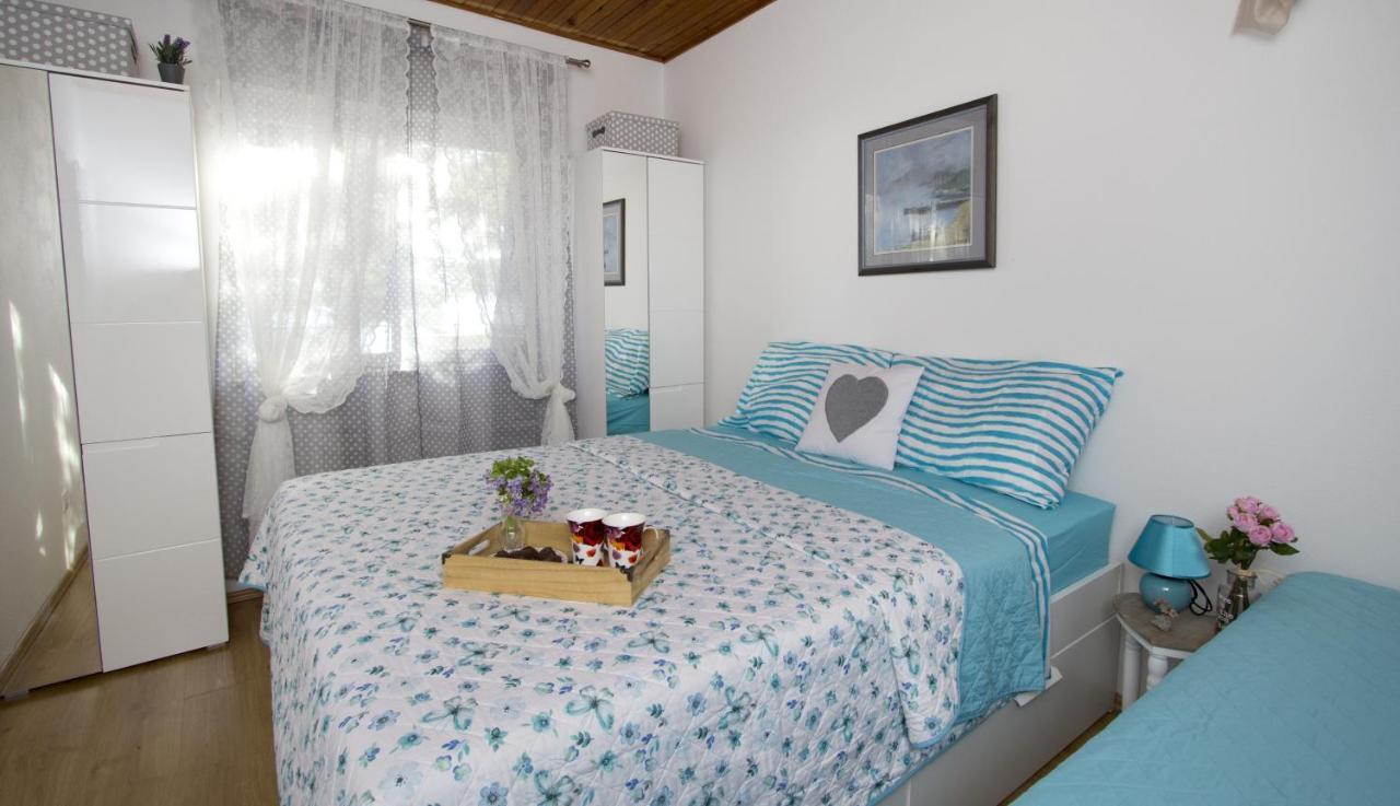 Apartments By The Sea Brela, Makarska - 11821 Экстерьер фото
