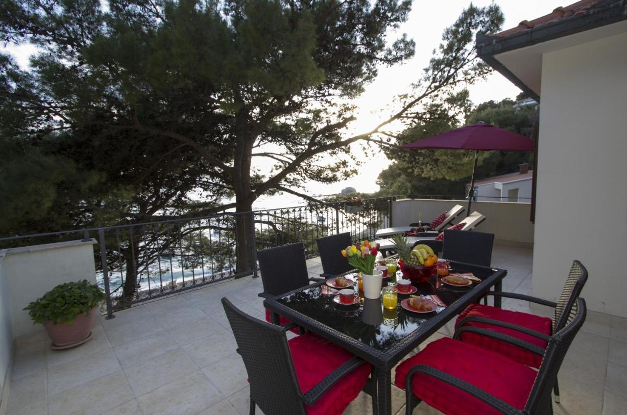 Apartments By The Sea Brela, Makarska - 11821 Экстерьер фото